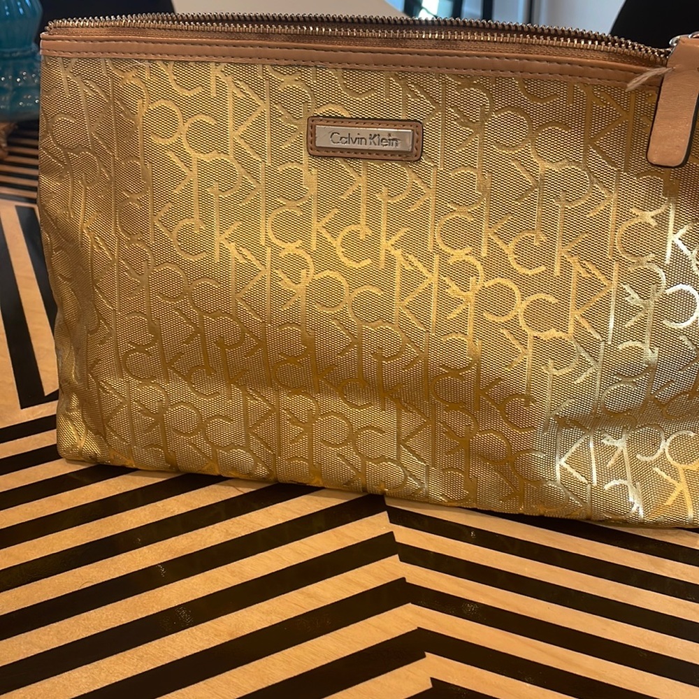 Calvin Klein  Cluch